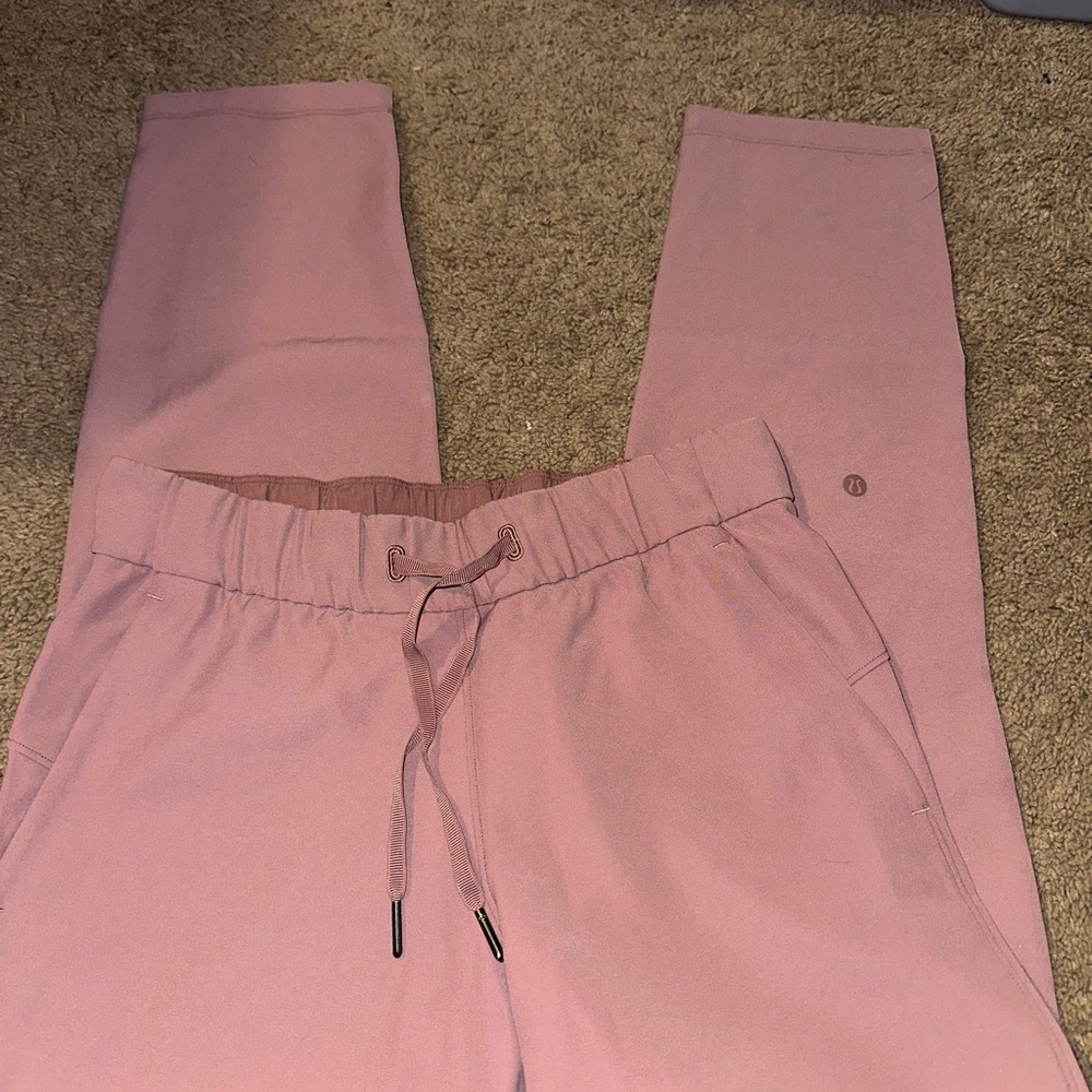 Lululemon Athletica red dust on the fly 25” pant